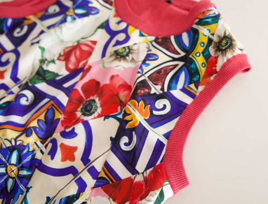 Canotta girocollo con stampa floreale multicolore in maiolica Dolce & Gabbana