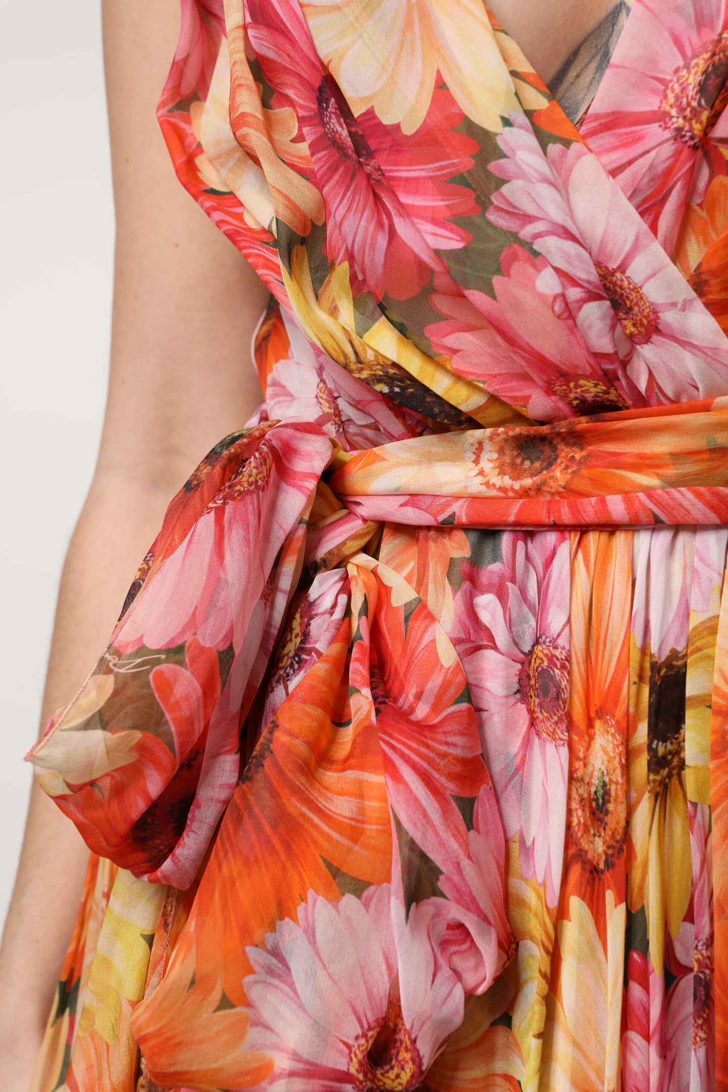 Abito in chiffon con scollo a V in seta floreale multicolore Dolce & Gabbana