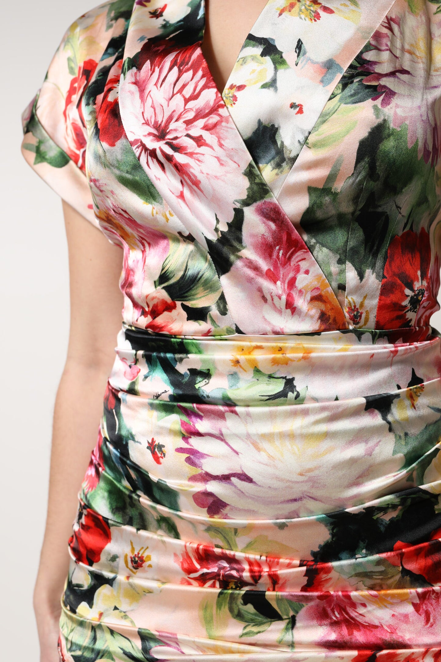 Dolce & Gabbana Abito midi a tubino con maniche corte e stampa floreale multicolore