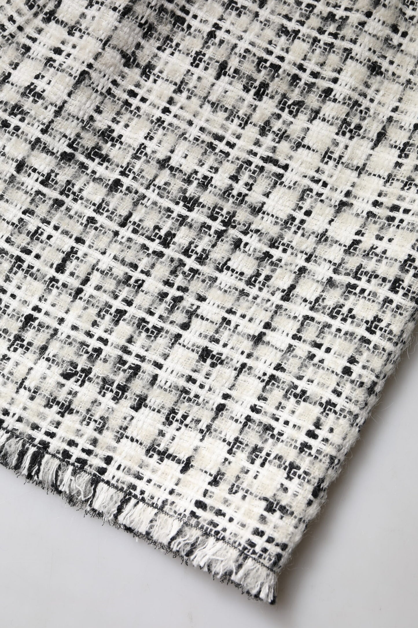 Minigonna in tweed scozzese a vita alta bianca e nera Dolce & Gabbana