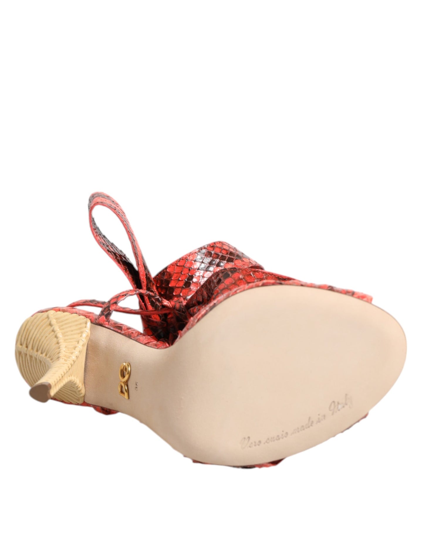 Sandali con tacco in pelle di pitone color corallo Dolce & Gabbana