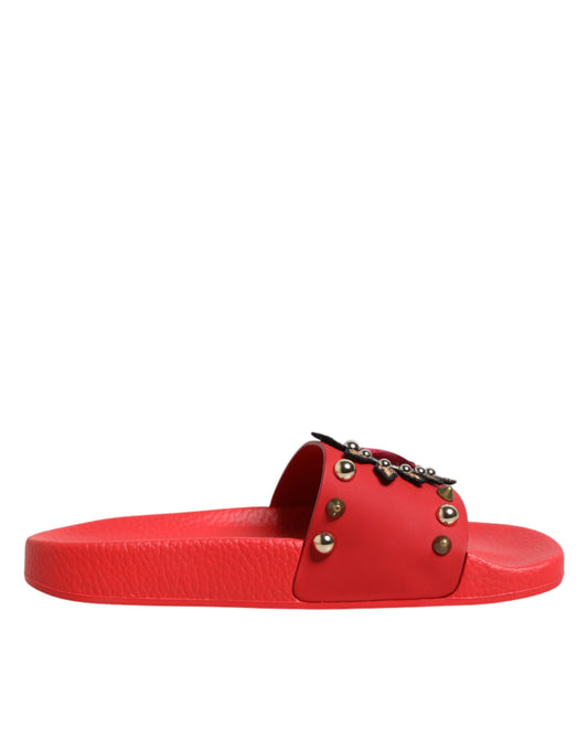Scarpe da spiaggia Dolce & Gabbana con borchie e ciabatte rosse Sacred Heart