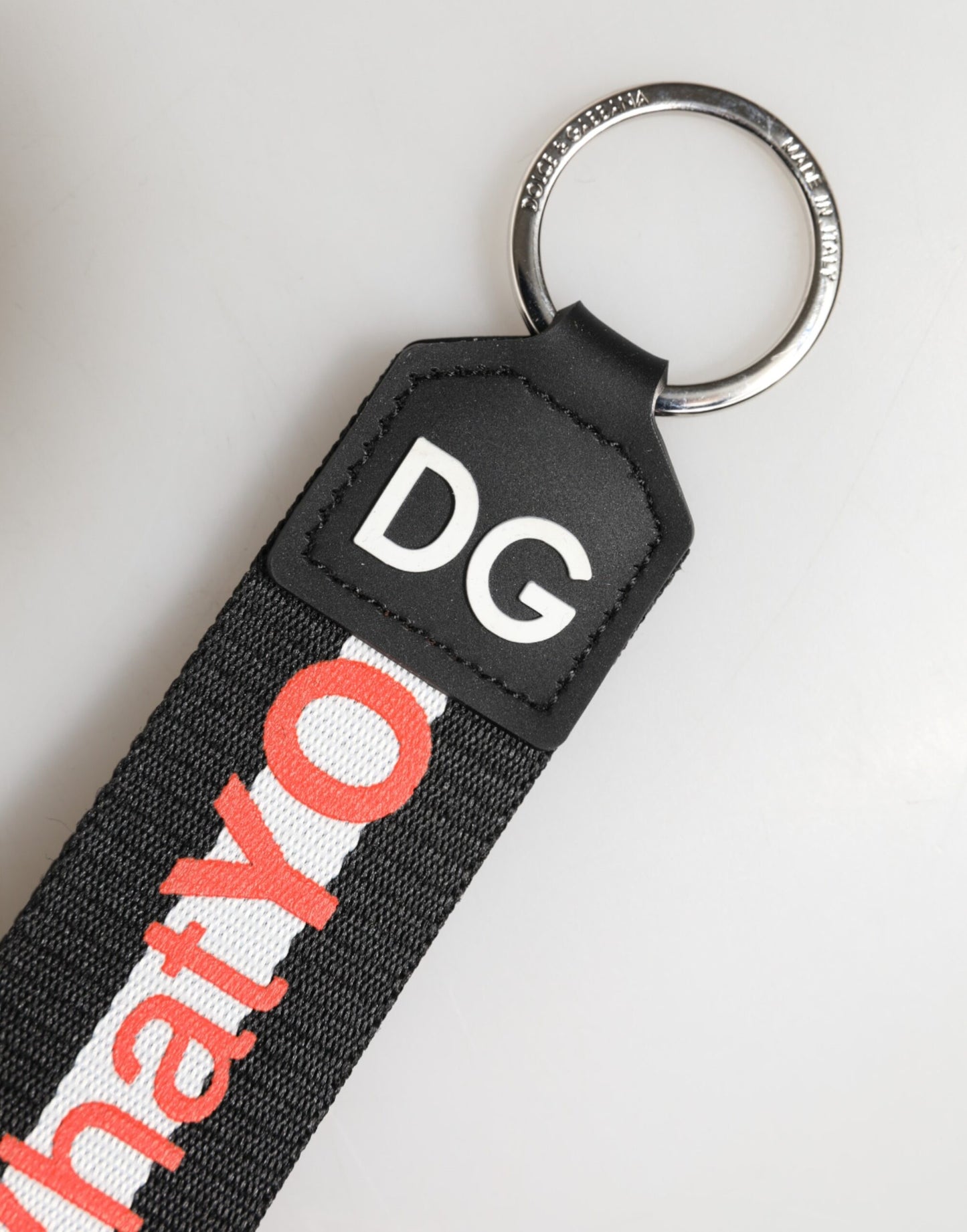 Portachiavi Dolce & Gabbana in ottone argentato con logo nero in poliestere