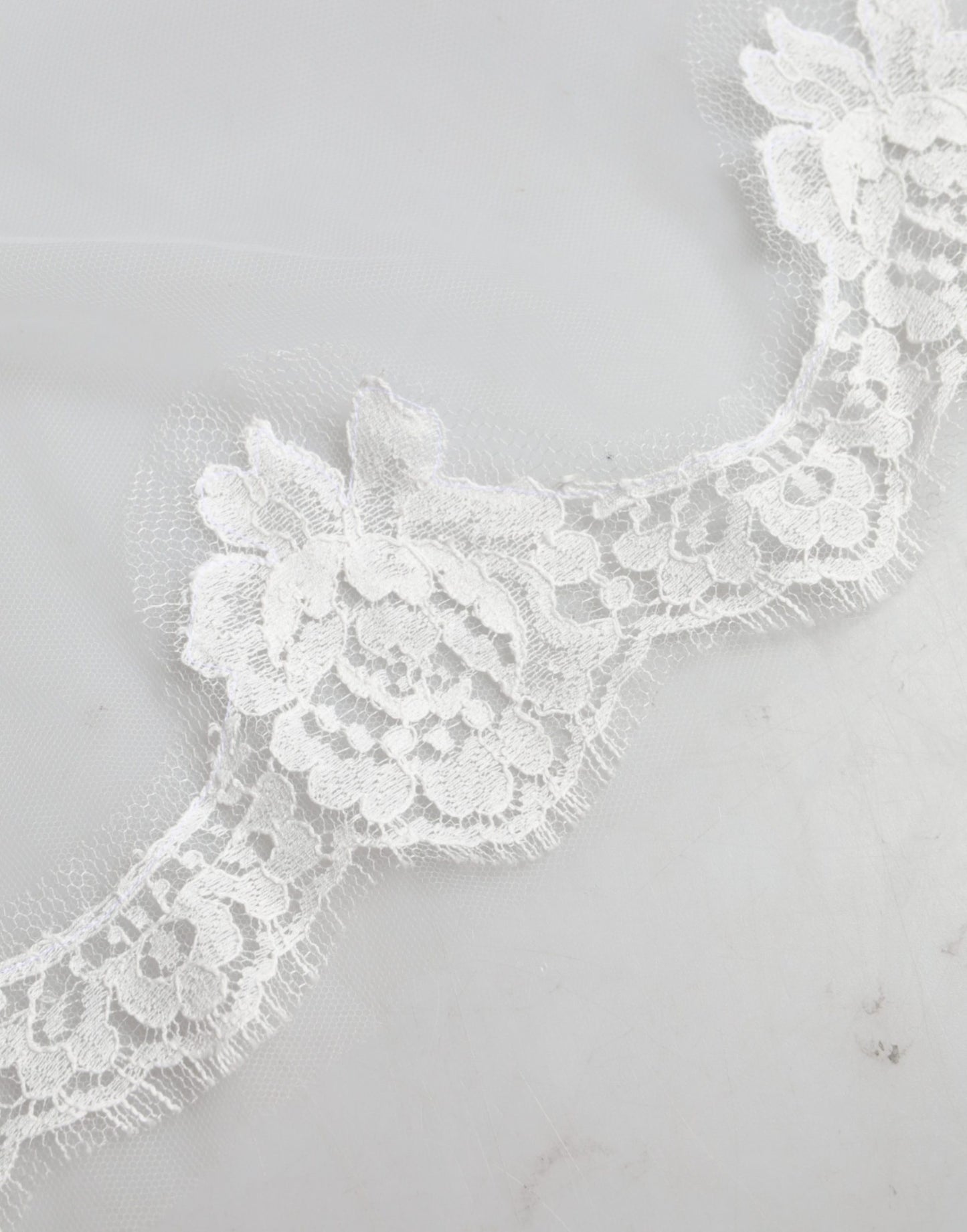 Dolce & Gabbana Velo lungo 3 metri in pizzo floreale bianco e nylon