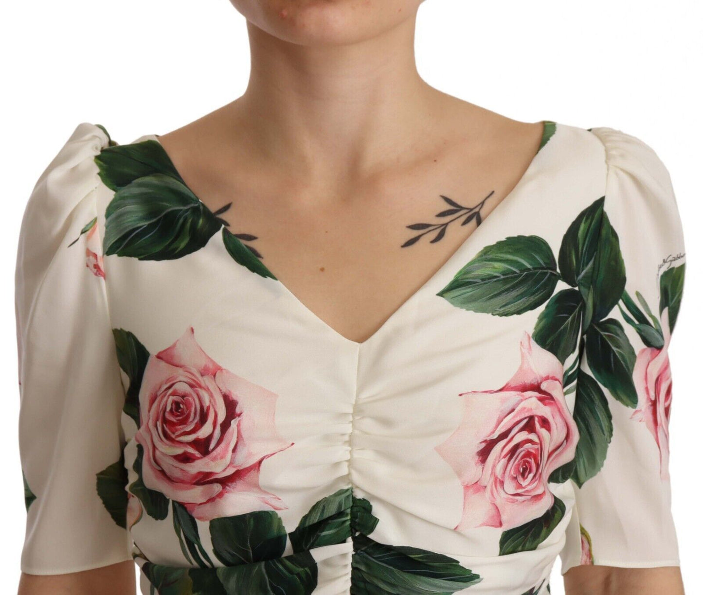 Abito plissettato in seta elasticizzata con stampa di rose bianche Dolce &amp; Gabbana