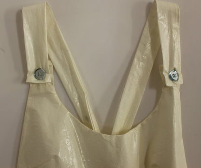 Abito da tè bianco con scollo all'americana e lunghezza al ginocchio di Licia Florio