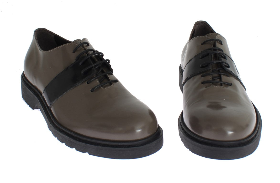AI_ Scarpe con lacci in pelle grigio-marrone