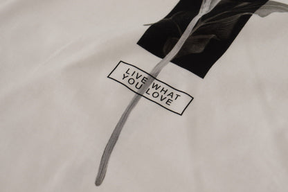 T-shirt girocollo in cotone con rose bianche e nere di Dolce &amp; Gabbana