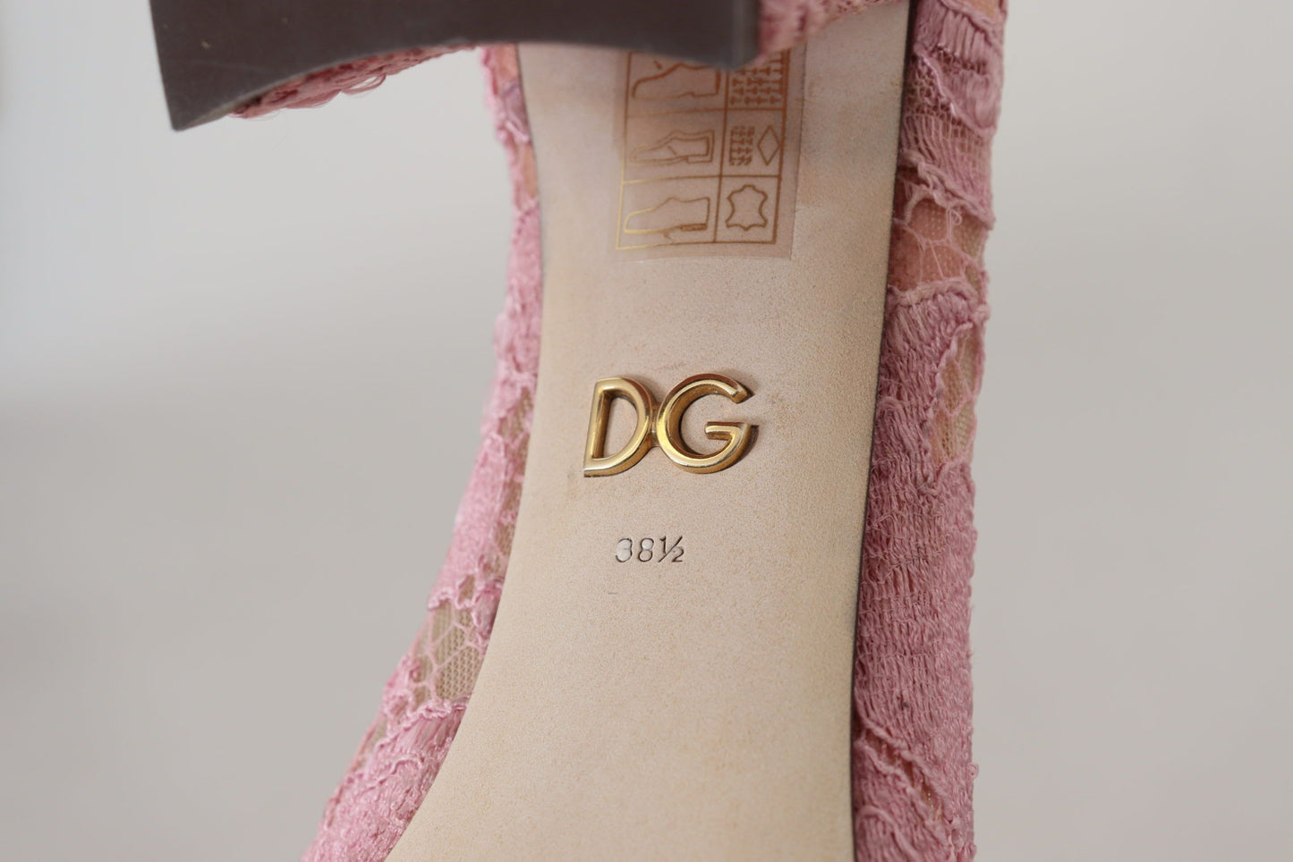 Scarpe con tacco in pizzo rosa Taormina di Dolce &amp; Gabbana e cristalli color pastello