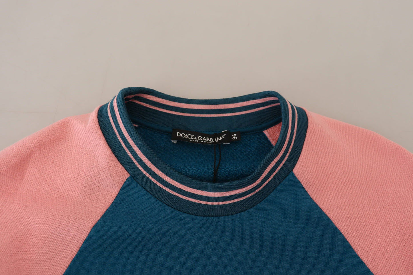 Dolce &amp; Gabbana Maglione con paillettes e cristalli blu e rosa Queen