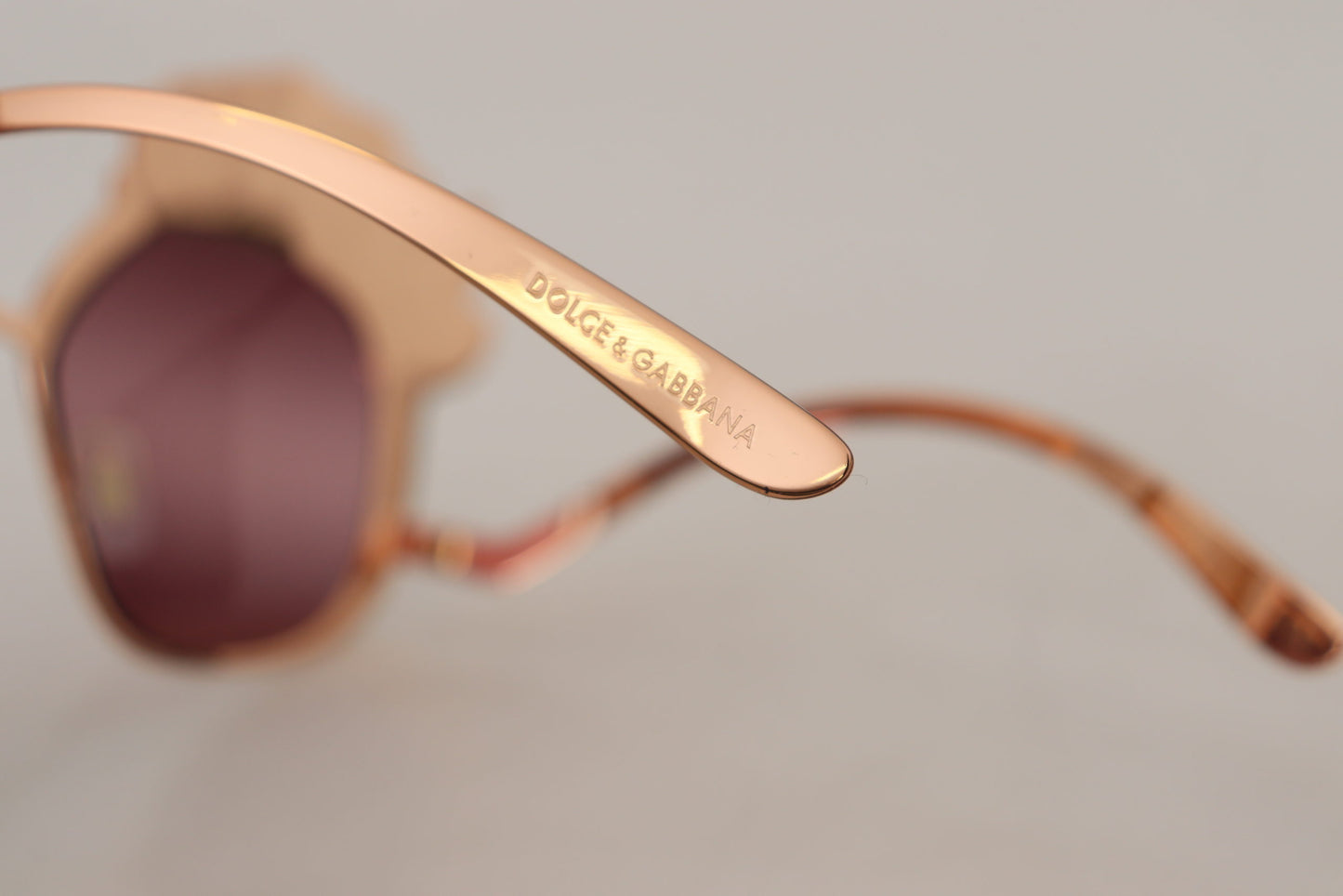 Occhiali da sole Dolce &amp; Gabbana DG2202 con ricamo in paillettes rosa e oro