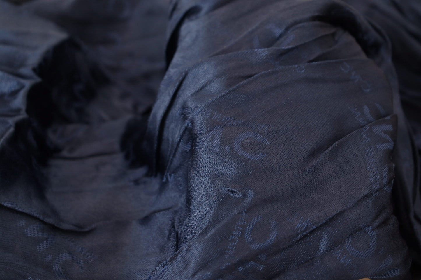 Costume National Scialle di seta blu Foulard Sciarpa con frange