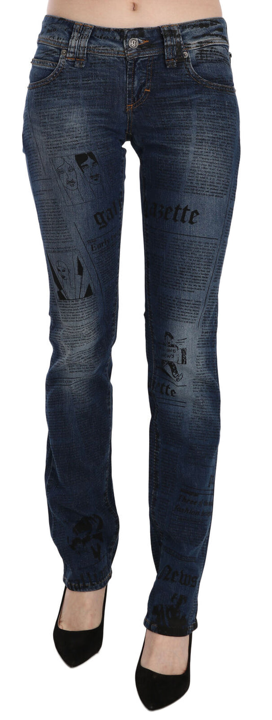 Pantaloni in denim skinny a vita bassa con stampa di giornale blu John Galliano