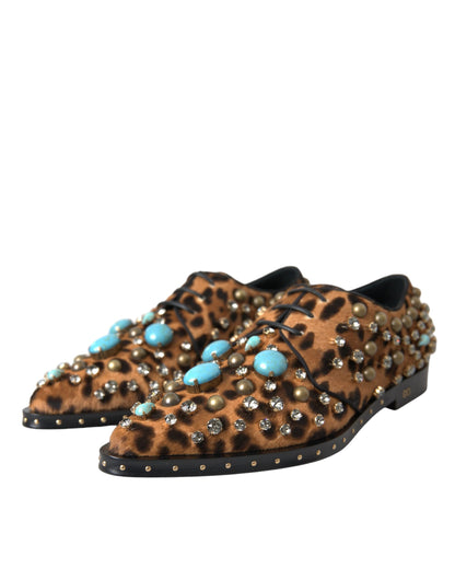 Dolce &amp; Gabbana Abito con cristalli e scarpe Broque in pelliccia leopardata marrone