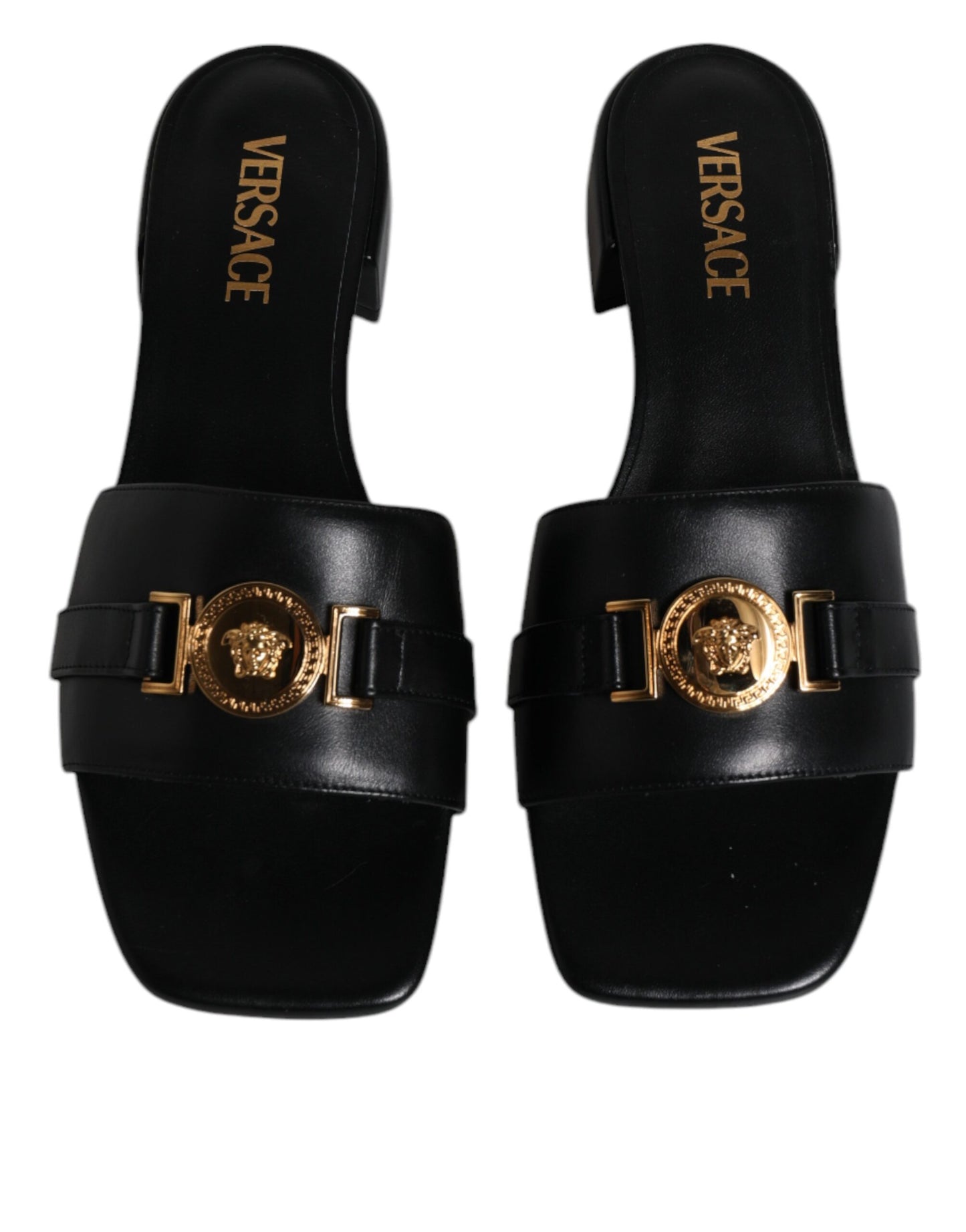 Scarpe basse slip-on con placca logo in pelle nera Versace