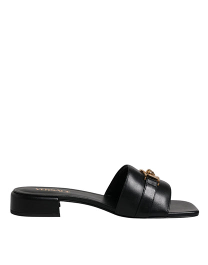 Scarpe basse slip-on con placca logo in pelle nera Versace