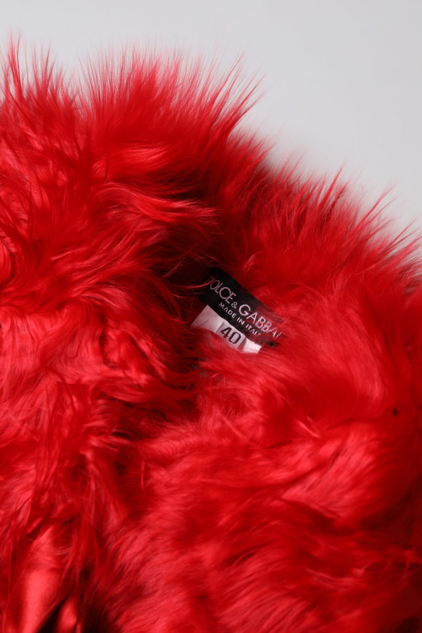 Dolce &amp; Gabbana - Scaldacollo invernale da donna in pelliccia di alpaca rossa