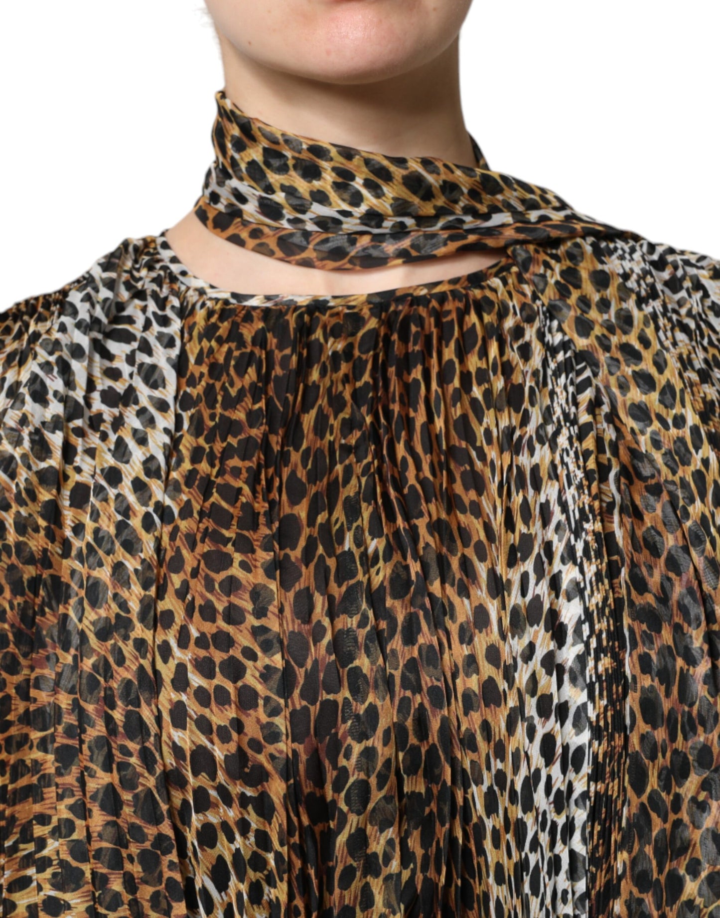 Abito in chiffon con colletto e sciarpa con stampa leopardata marrone Dolce &amp; Gabbana