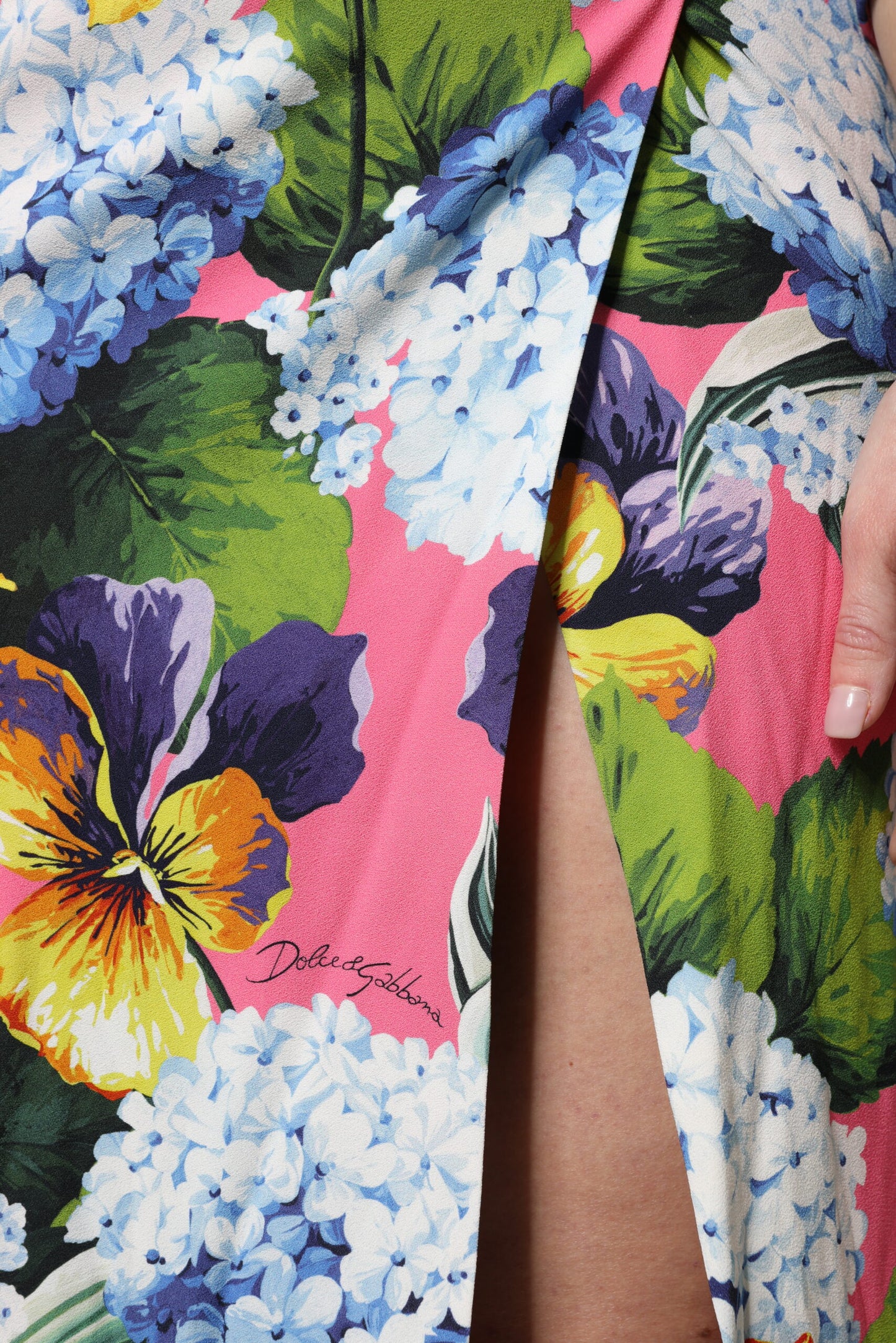 Dolce &amp; Gabbana Abito midi con spacchi laterali a fiori multicolor
