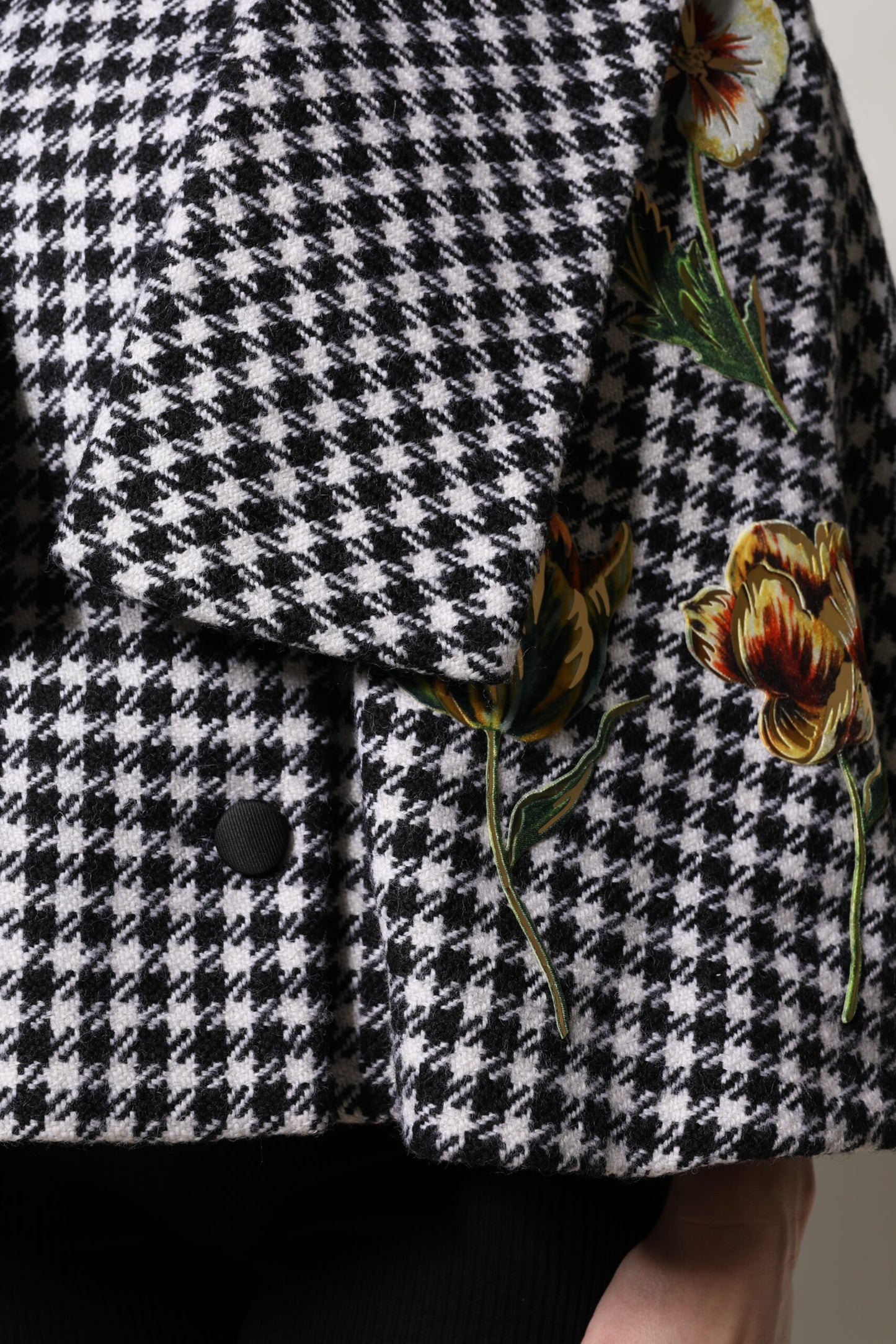 Giacca a mantella con motivo floreale monocromatico bianco e nero Dolce &amp; Gabbana
