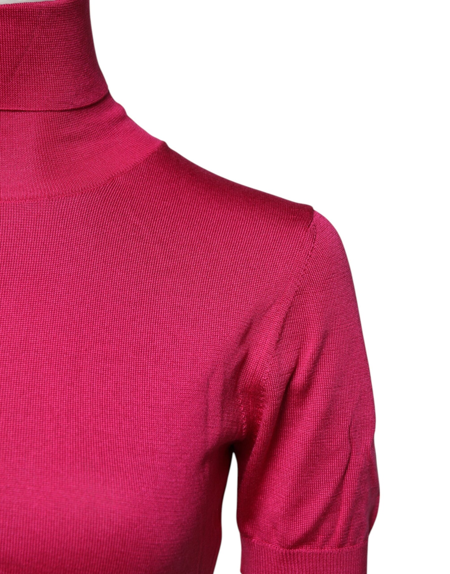 Dolce &amp; Gabbana Top corto in maglia di seta rosa con collo alto
