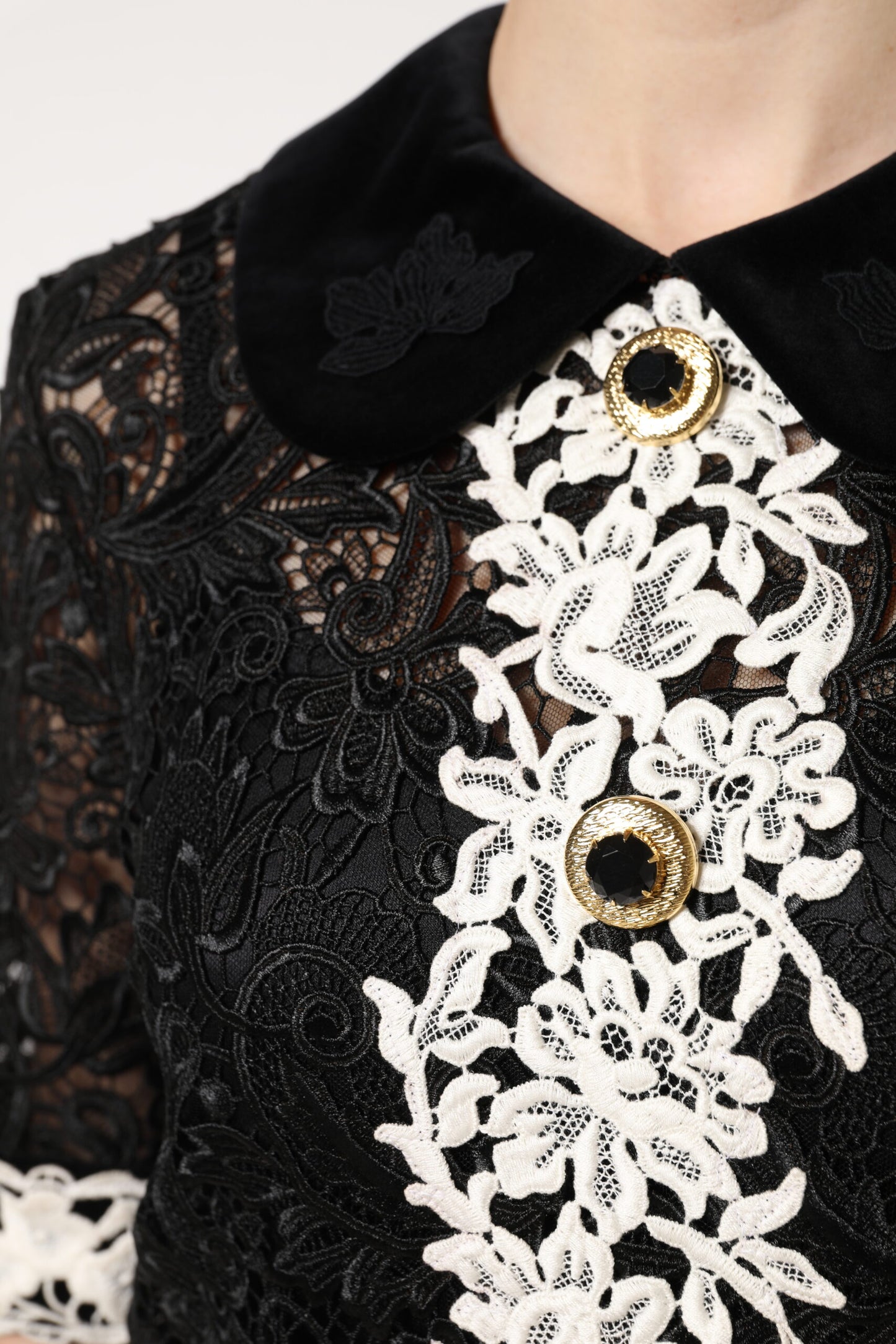 Mini abito nero decorato in pizzo floreale Dolce &amp; Gabbana