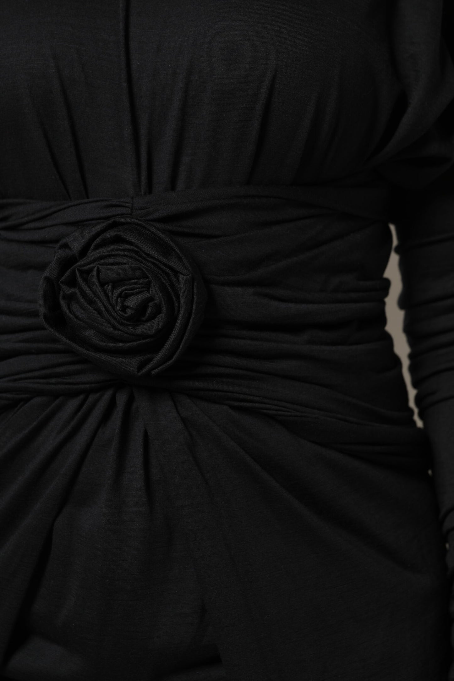 Dolce &amp; Gabbana Abito midi a tubino in lana nera a maniche lunghe