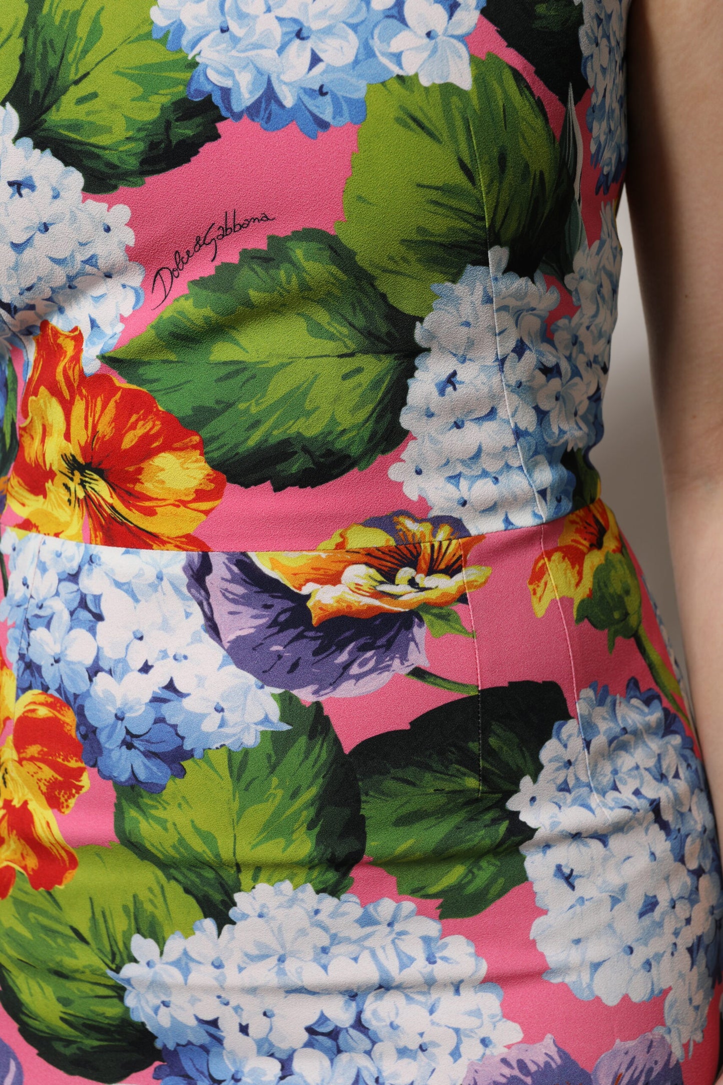 Abito tubino senza maniche con stampa floreale multicolore Dolce &amp; Gabbana