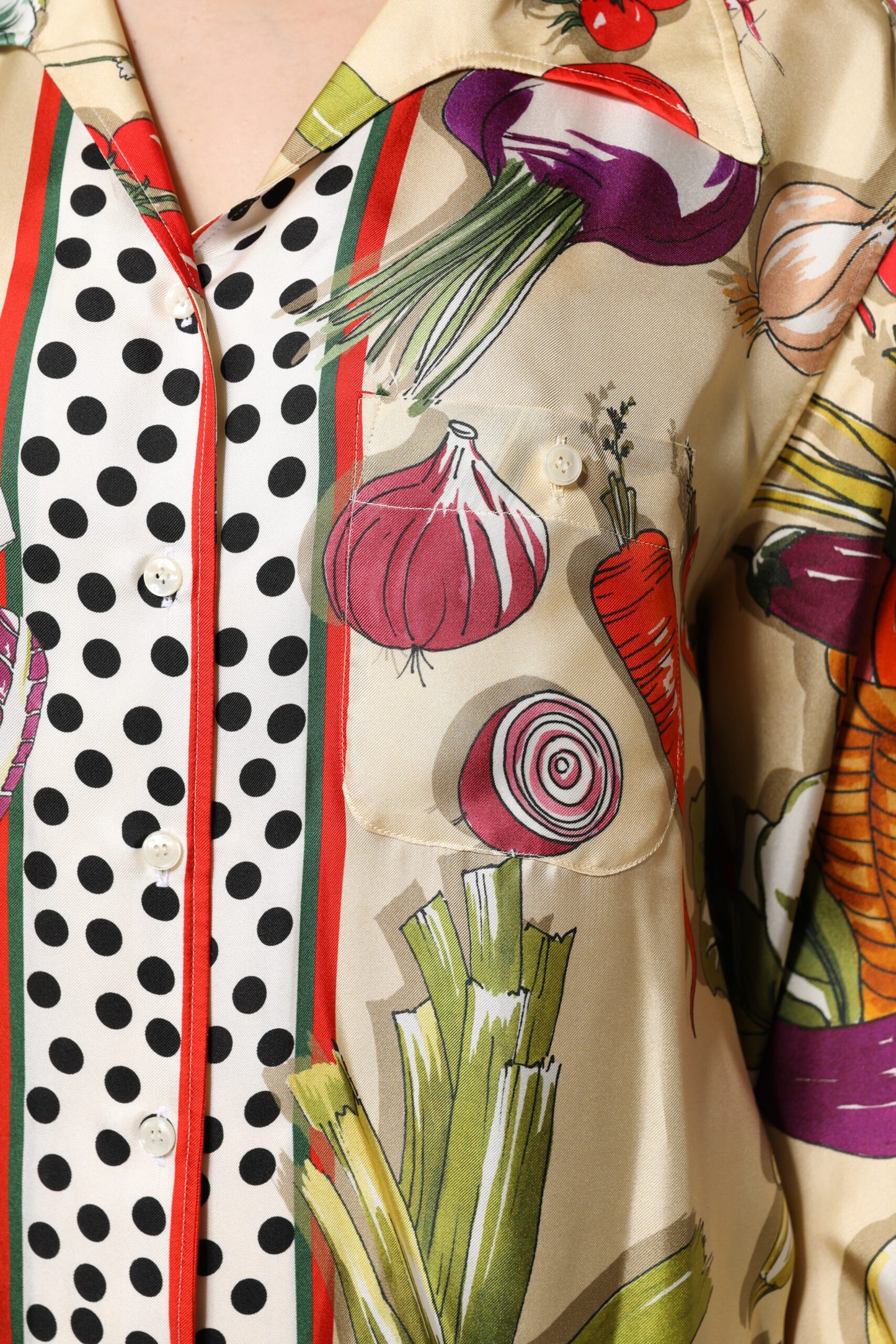 Dolce &amp; Gabbana Top a maniche lunghe in seta con verdure multicolor
