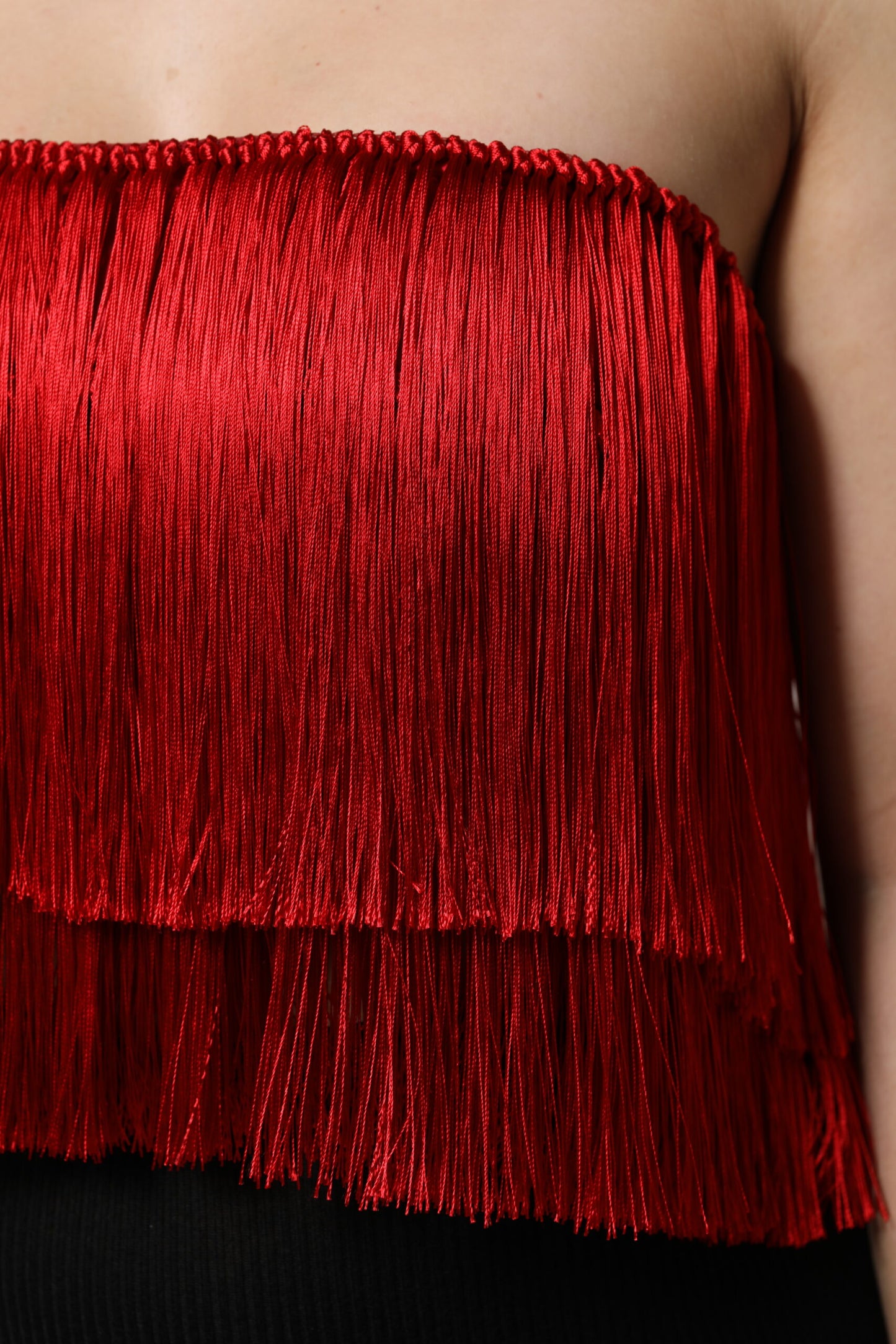 Dolce &amp; Gabbana Top corto a tubino con frange e spalline in seta rossa