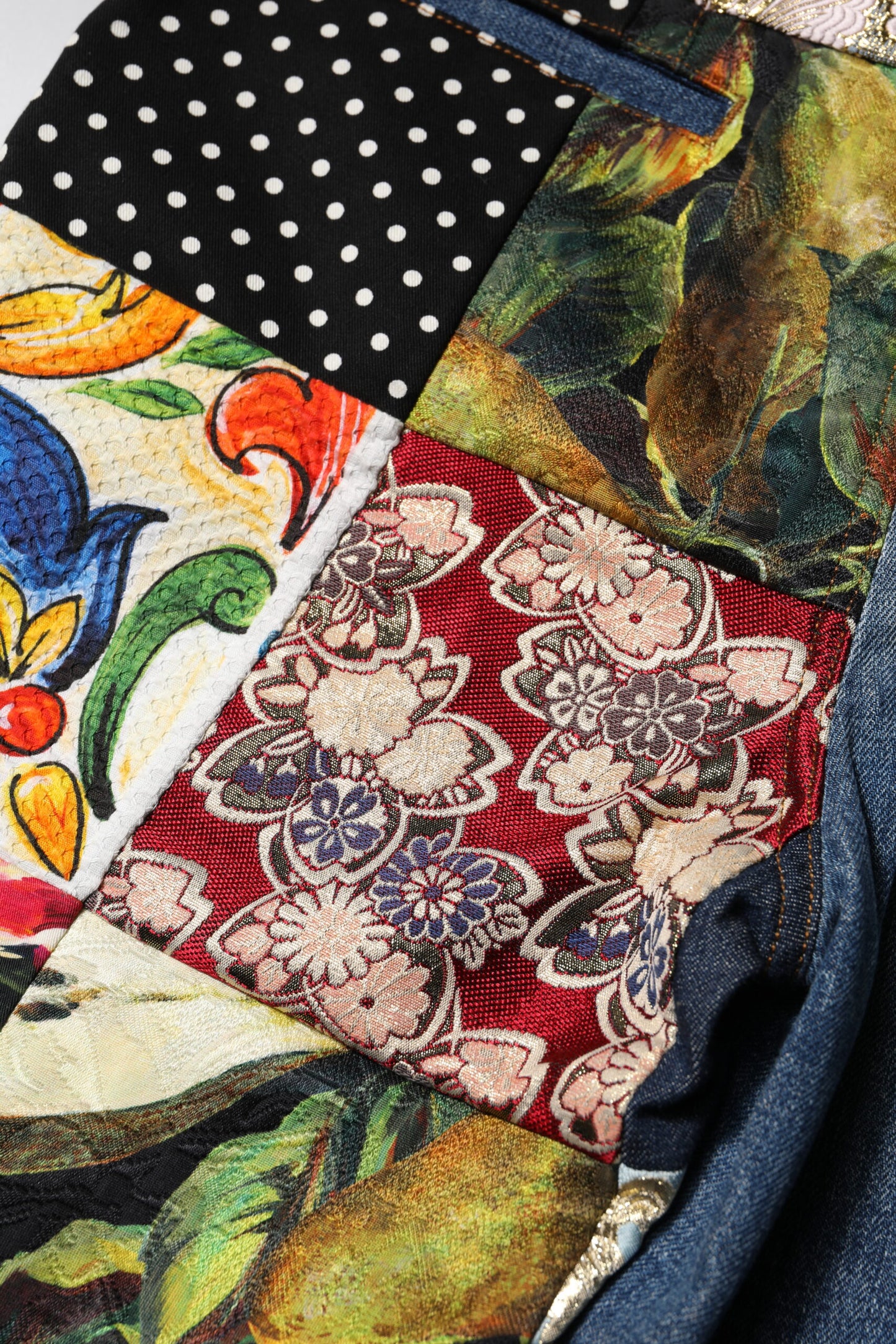 Jeans in denim a vita alta con patchwork blu AMBER di Dolce &amp; Gabbana
