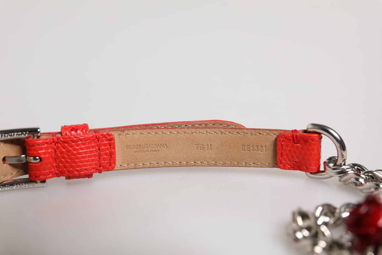Cintura Dolce &amp; Gabbana in pelle rossa con catena argentata e motivo floreale