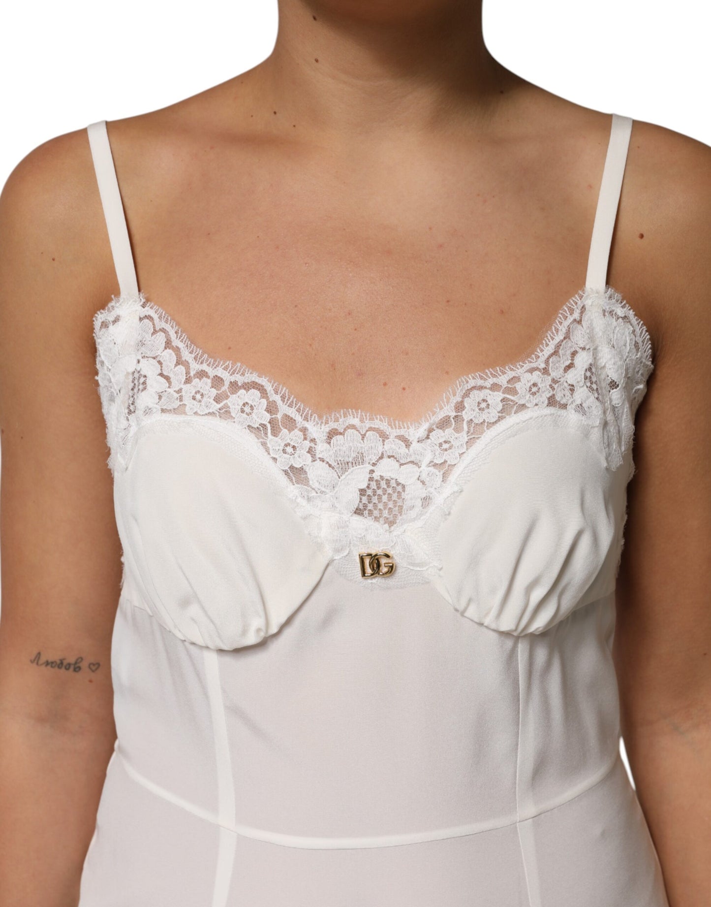 Dolce &amp; Gabbana Abito da notte in seta con logo DG dorato e pizzo bianco