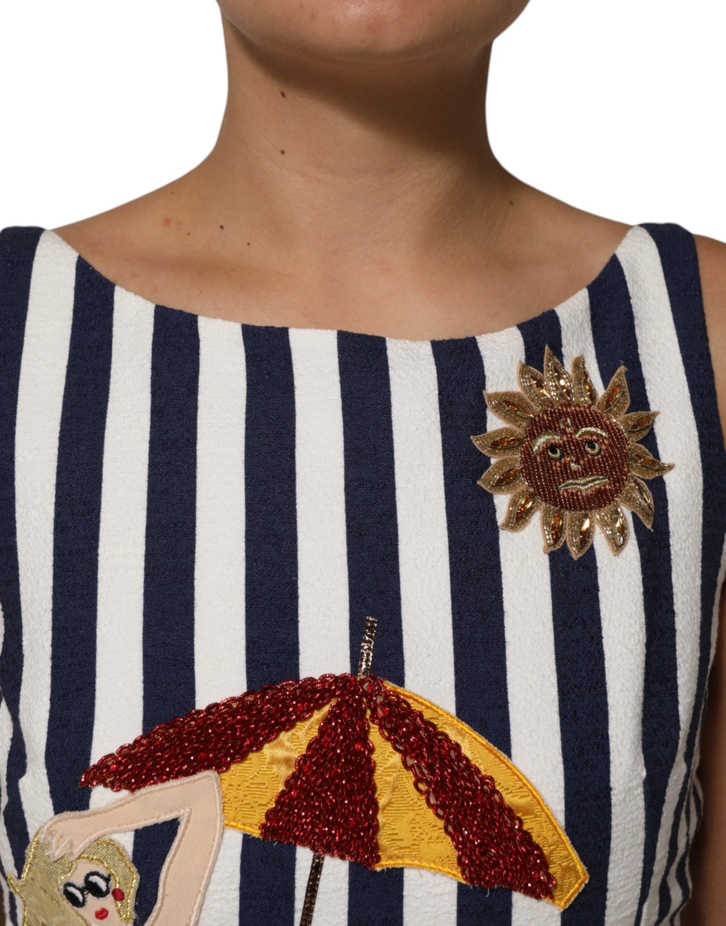 Abito a trapezio ricamato a righe bianche e blu di Dolce &amp; Gabbana