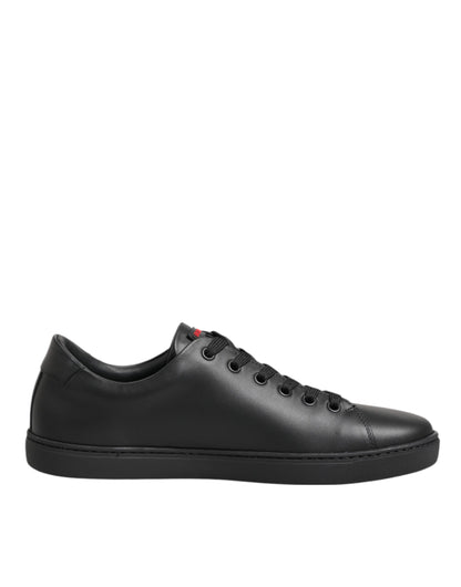 Dolce &amp; Gabbana Scarpe da ginnastica basse in pelle nera con cuore di cristallo