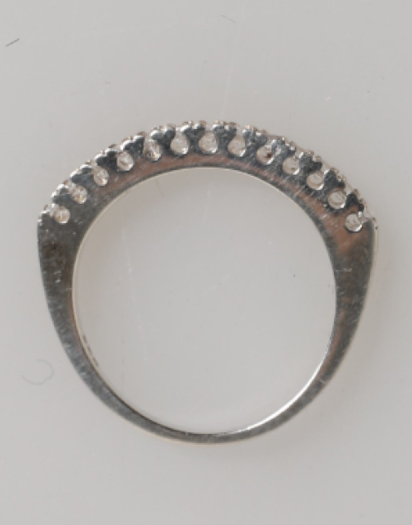 Anello dell'eternità Nialaya in argento sterling 925 con pavé di zirconi cubici e cristalli