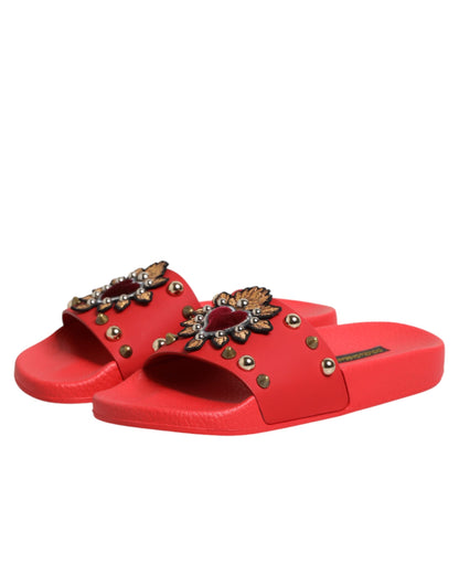 Scarpe da spiaggia Dolce &amp; Gabbana con borchie e ciabatte rosse Sacred Heart