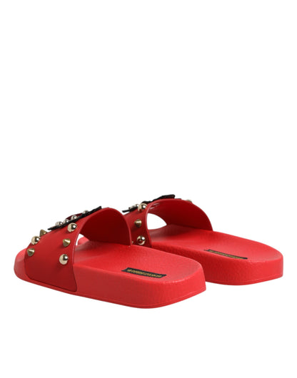 Scarpe da spiaggia Dolce &amp; Gabbana con borchie e ciabatte rosse Sacred Heart