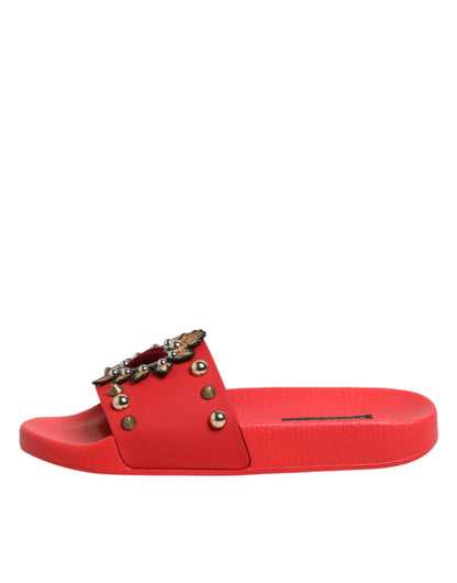 Scarpe da spiaggia Dolce &amp; Gabbana con borchie e ciabatte rosse Sacred Heart