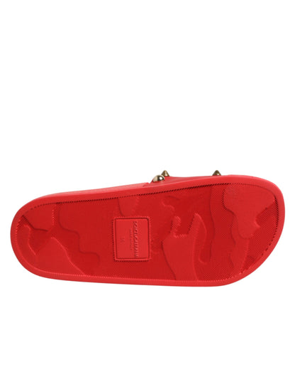 Scarpe da spiaggia Dolce &amp; Gabbana con borchie e ciabatte rosse Sacred Heart
